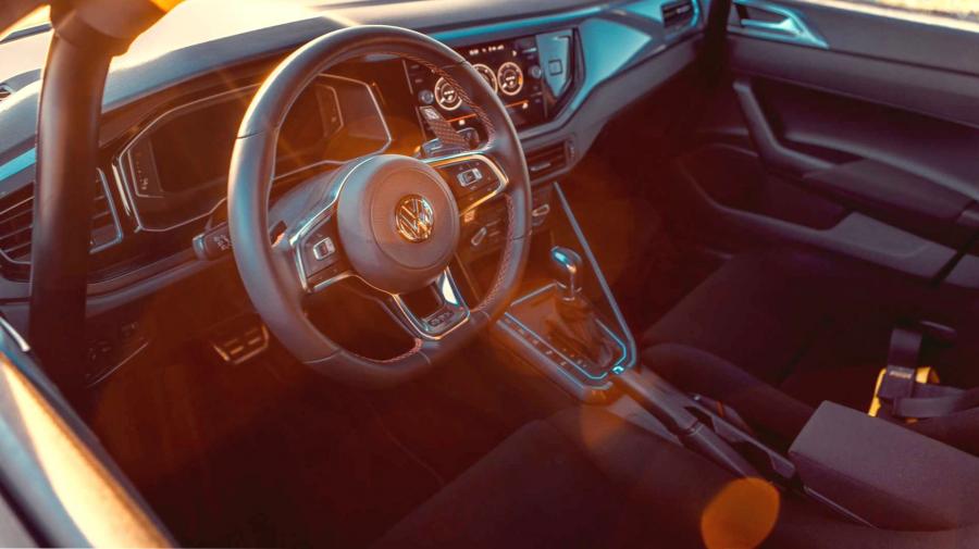 Моторный отсек Volkswagen Polo GTI by Siemoneit Racing 2019 года  (фото 2 из 15)